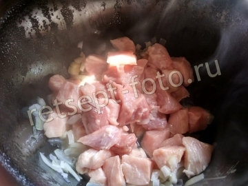 Свинина с кабачками и картошкой в мультиварке