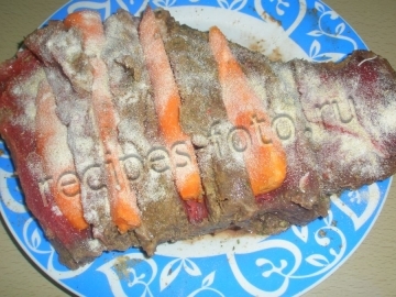Свинина шпигованная морковью и чесноком запеченная в духовке: рецепт с фото