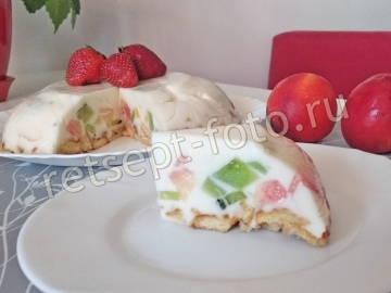 Торт "Битое стекло" с фруктами и печеньем