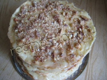 Торт "Наполеон" с орехами и заварным кремом