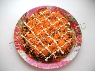 Торт из кабачков с морковью и чесноком