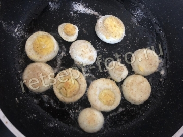 Вареные яйца в панировке