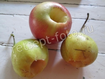 Запеченные яблоки и груши в слоеном тесте