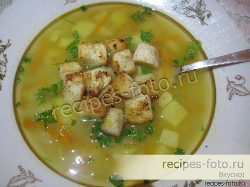 Гороховый суп с чесночными гренками