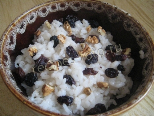 Кутья из риса с изюмом и орехами
