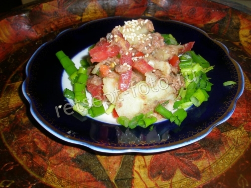 ПП салат с тунцом, огурцом и помидорами