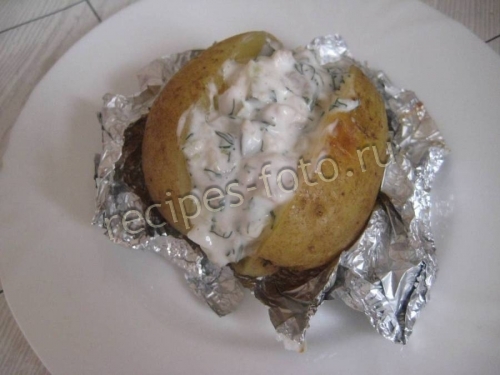 Печеный картофель с селедочным соусом