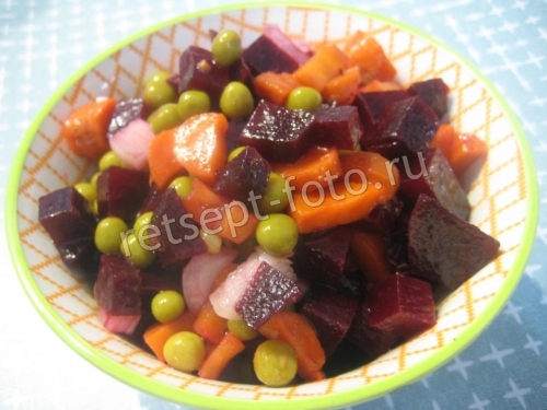 Салат из свеклы моркови и зеленого горошка