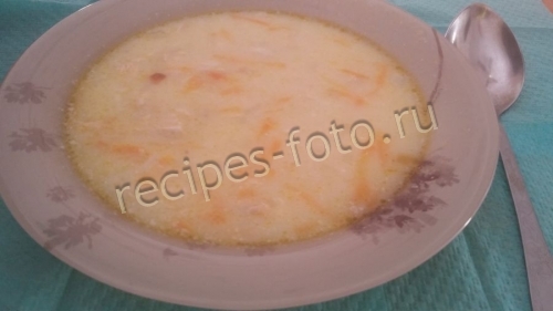 Сырный суп с курицей, плавленым и твердым сыром
