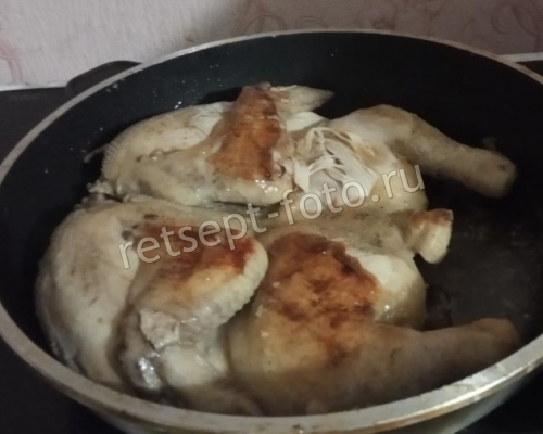 Цыпленок с чесноком на сковороде
