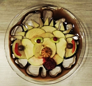 Десерт "Обезьянка" из фруктов и шоколада для детей 