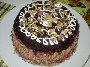 Праздничный салат "Селедка под шубой" в виде торта 