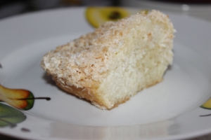 Простой кокосовый пирог со сливками 