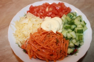 Салат "Калейдоскоп" с курицей и корейской морковью 