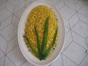 Салат "Кукуруза" с ветчиной и огурцом слоями 