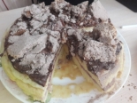 Бисквитный торт с ореховым коржом, заварным кремом и вареньем 