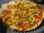 Пицца с грибами и помидорами