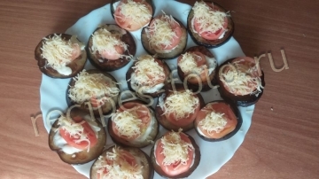 Баклажаны с помидорами и сыром