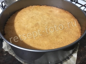 Бисквитный торт "Сникерс" с арахисом и сгущенкой