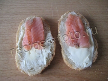 Бутерброды с красной рыбой и яйцом