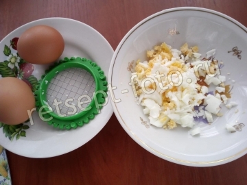 Чебуреки с яйцом и зеленым луком