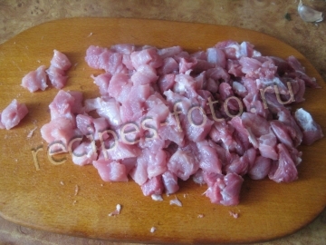 Домашняя колбаса из свинины в кишке