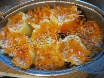 Фаршированные перцы с рисом и морковью в духовке