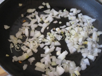 Голубцы с рисом и фаршем в духовке в томатно-сметанном соусе