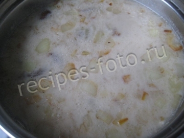 Грибной суп из сушеных грибов со сливками и картофелем