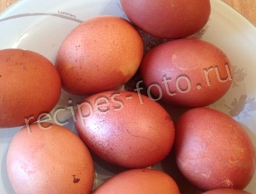 Как красить яйца в луковой шелухе на Пасху