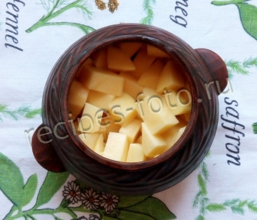 Картошка со сметаной и сыром в горшочке без мяса