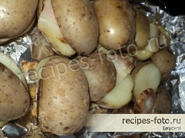 Картошка с салом запеченная в мундире в духовке в фольге