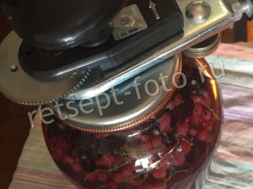 Компот ассорти из ягод на зиму (шелковица, красная и черная смородина, малина)