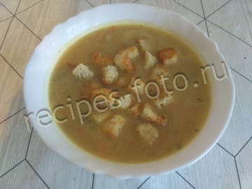 Куриный суп-пюре с картофелем и гренками