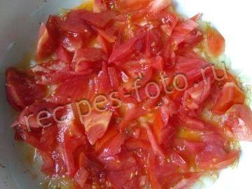 Макароны с соевым мясом и томатным соусом