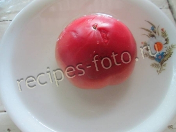 Окрошка с помидорами и чесноком