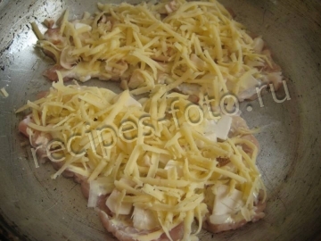 Отбивные из свинины с грибами и сыром в духовке