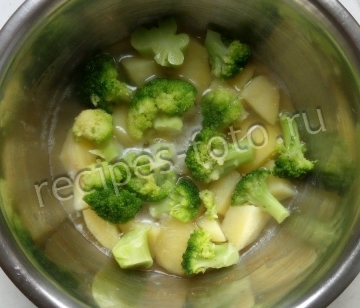 Овощное пюре из брокколи и картошки для детей до 1 года (с 6 месяцев) для прикорма