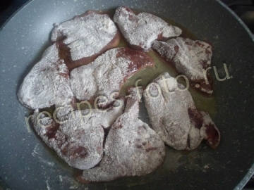 Печень свиная жареная в панировке: вкусный и простой рецепт