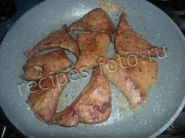 Печень свиная жареная в панировке: вкусный и простой рецепт