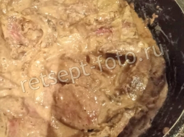 Печень в сливочном соусе с карамелизированным луком