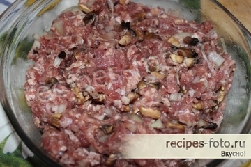 Перец фаршированный мясом и грибами запеченный в духовке