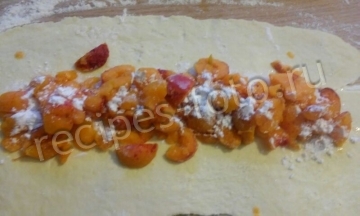Пирог "Улитка" на кефире с ягодами