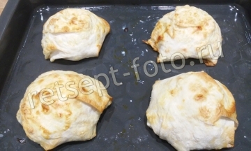 Пирожки из лаваша с курицей и картошкой в духовке