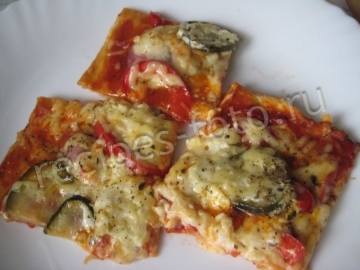 Пицца с колбасой и солеными огурцами в духовке в домашних условиях