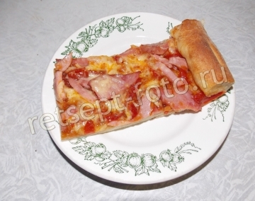 Пицца с колбасой и ветчиной (тесто с манкой)