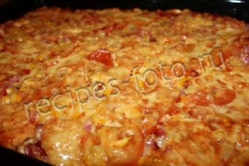 Пицца с кукурузой и колбасой на дрожжевом тесте