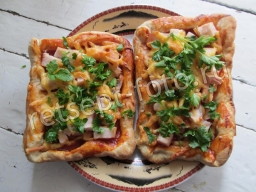 Пицца с вареной колбасой и сыром. Тесто без дрожжей