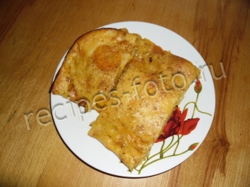 Простой пирог с абрикосами на молоке (шарлотка)