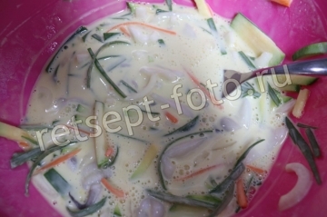 Пучимге - корейские яичные блинчики с кальмаром и зеленым луком